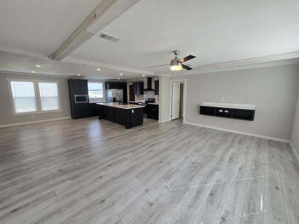 2024 Champion WS3256H32025 Mobile Home