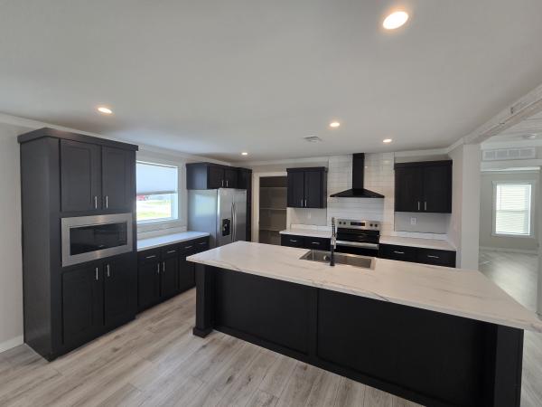 2024 Champion WS3256H32025 Mobile Home