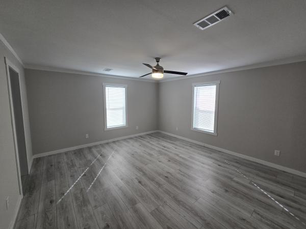 2024 Champion WS3256H32025 Mobile Home