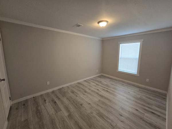 2024 Champion WS3256H32025 Mobile Home