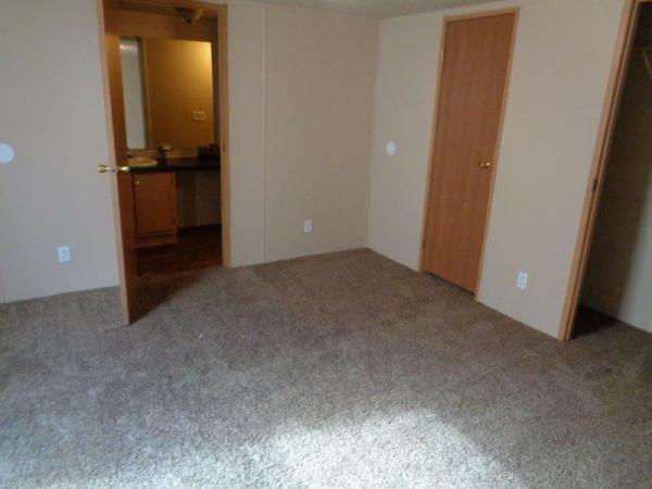 2002 Oakwood Homes Corp Oakwood 1000 Series Mobile Home