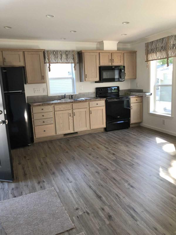 2022 Pine Grove Mobile Home