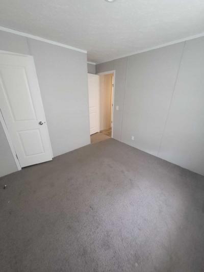 Photo 4 of 6 of home located at 113 Eastwood Dr #113 Zanesville, OH 43701