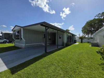 Photo 2 of 22 of home located at 8 Royal Dr Eustis, FL 32726