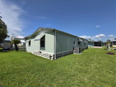 Photo 4 of 22 of home located at 8 Royal Dr Eustis, FL 32726