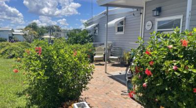 Photo 5 of 20 of home located at 620 57th Ave W Lot E-18 Bradenton, FL 34207