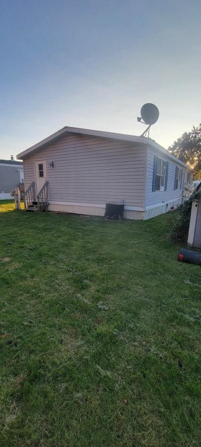 Photo 2 of 38 of home located at 573 Morel Dr. Wixom, MI 48393