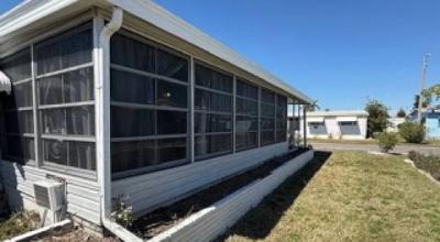 Photo 4 of 19 of home located at 620 57th Ave W Lot F-4 Bradenton, FL 34221