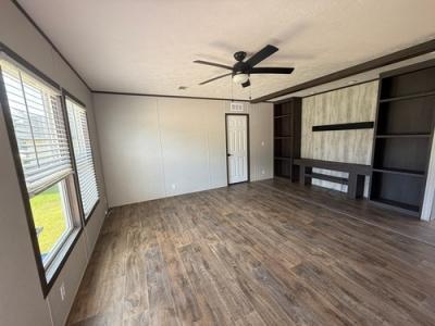 Photo 2 of 20 of home located at 16306 Crockett Martin Conroe, TX 77306