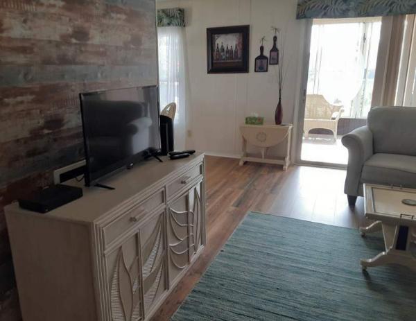 1980 Park Manufactured Home