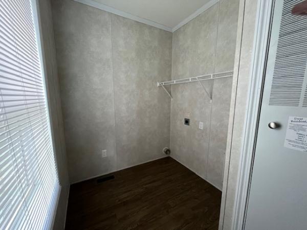 2021 FAIRMONT HOMES 430IN28483A  Home