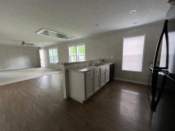 2021 FAIRMONT HOMES 430IN28483A  Home