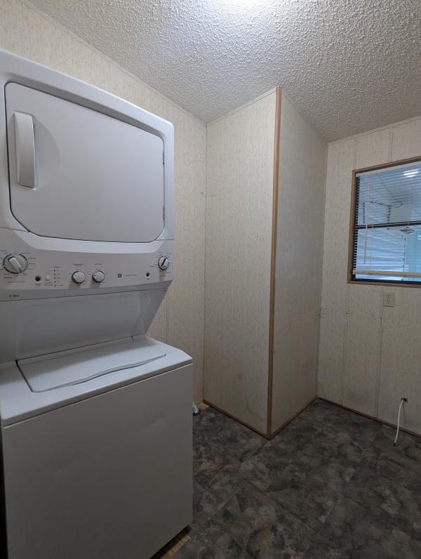 1990 FLEETWOOD SUNCREST Mobile Home