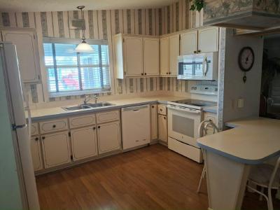 Photo 5 of 20 of home located at 41227 Whitmer Dr Zephyrhills, FL 33540