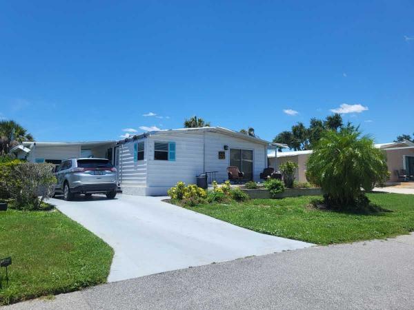 Photo 1 of 2 of home located at 5616 Halifax Drive Sarasota, FL 34233