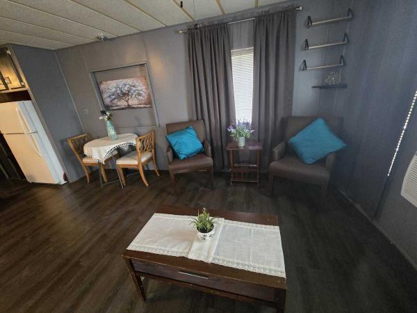 1987 Chaparral Skyline Single one Bedroom Mobile Home