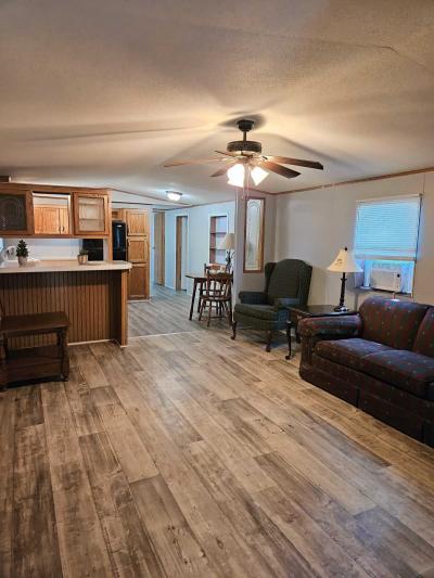 Photo 2 of 8 of home located at 41 Village Ct. Mediapolis, IA 52637