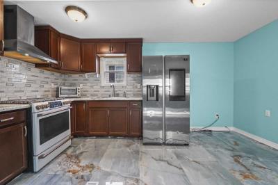 Photo 3 of 13 of home located at 21 Helen Dr Moonachie, NJ 07074