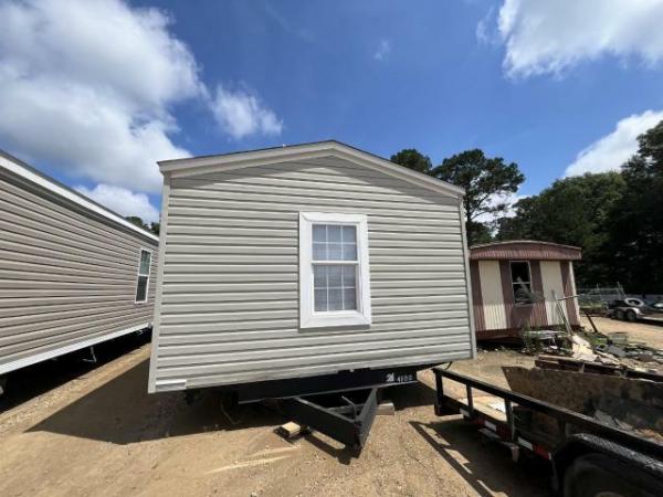 Photo 1 of 2 of home located at Farris Mobile Homes Of Laurel 12 Highway 28 W Laurel, MS 39443
