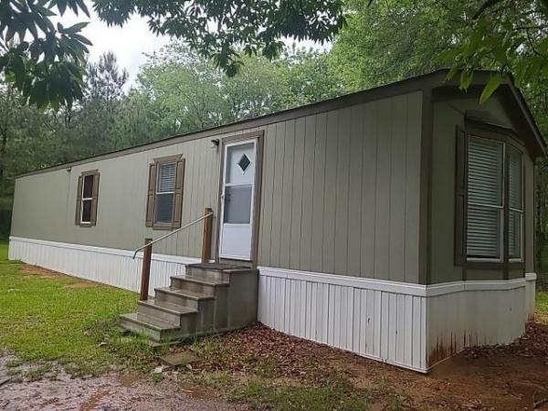 Photo 1 of 2 of home located at Luneau Mobile Homes Llc 1921 N Bolton Ave Alexandria, LA 71303
