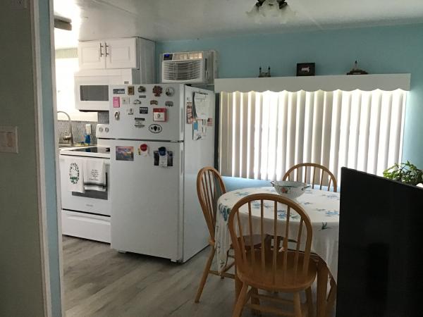 1984 TV tv Mobile Home