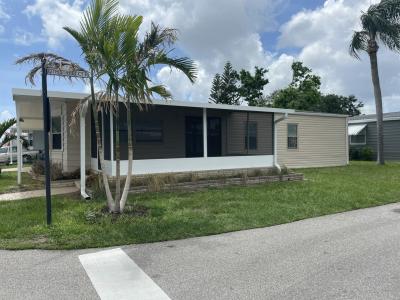 Photo 5 of 13 of home located at 1209 48th Ave Dr E Bradenton, FL 34203