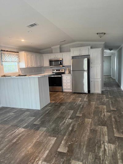 Photo 4 of 14 of home located at 4425 Us Highway 441 S Lot 34 Okeechobee, FL 34974