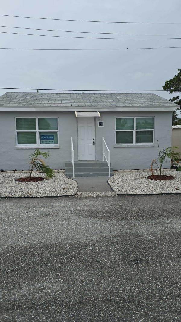 1985  Mobile Home For Sale