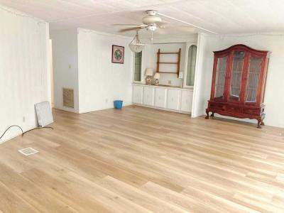 Photo 4 of 21 of home located at 7100 Ulmerton Rd. Largo, FL 33771