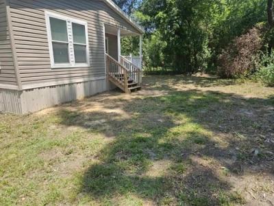 Mobile Home at 950 9th Ave Graceville, FL 32440
