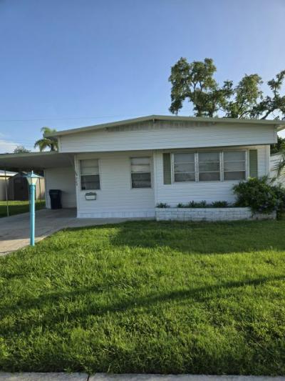 Photo 2 of 6 of home located at 203 48th Ave. West Bradenton, FL 34207