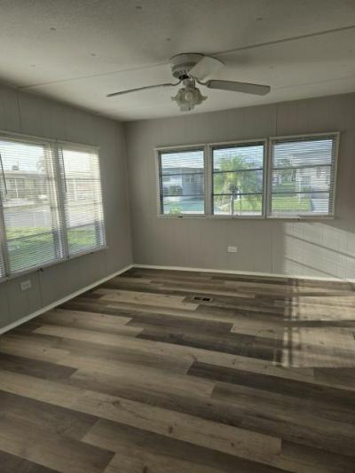 Photo 5 of 6 of home located at 203 48th Ave. West Bradenton, FL 34207