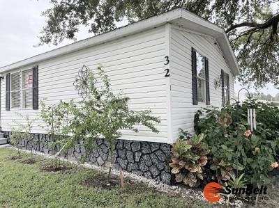 Photo 3 of 33 of home located at 32 Columbia Avenue Sorrento, FL 32776