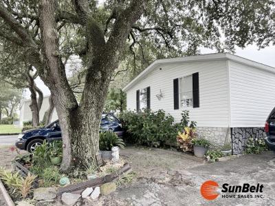 Photo 4 of 33 of home located at 32 Columbia Avenue Sorrento, FL 32776