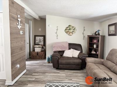 Photo 5 of 33 of home located at 32 Columbia Avenue Sorrento, FL 32776