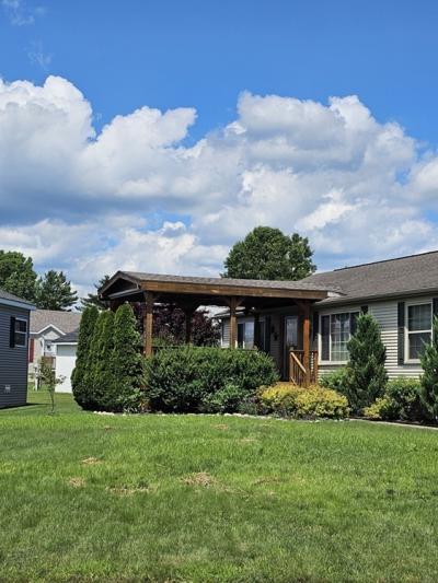 Photo 2 of 24 of home located at 274 Pine Lakes Dr W Lapeer, MI 48446