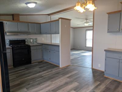 Photo 4 of 11 of home located at 508 Continental Ct Davison, MI 48423