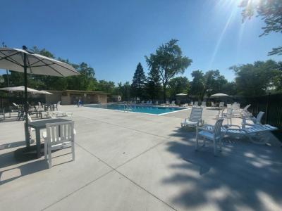 Photo 4 of 7 of home located at 130 Parkwood Road Elgin, IL 60123