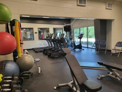 Photo 5 of 7 of home located at 130 Parkwood Road Elgin, IL 60123