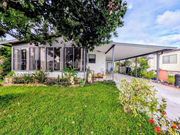 Photo 1 of 2 of home located at 3565 58th Avenue N, Lot 142 Saint Petersburg, FL 33714