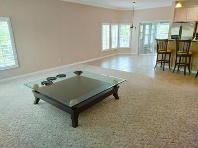 Photo 4 of 32 of home located at 1071 Donegan Rd, 632 Largo, FL 33771