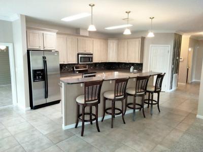 Photo 5 of 32 of home located at 1071 Donegan Rd, 632 Largo, FL 33771