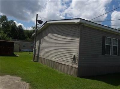 Photo 3 of 4 of home located at 425 Killona Dr Killona, LA 70057