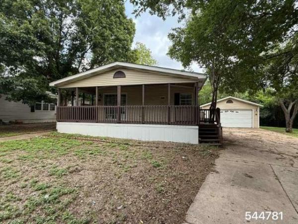 2000 FLEETWOOD Mobile Home For Sale
