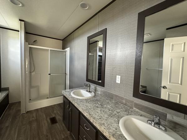 2019 Fleetwood 240EG28563X Mobile Home