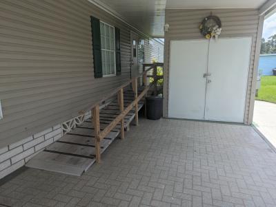 Photo 3 of 17 of home located at 287 Bayshore Dr Auburndale, FL 33823