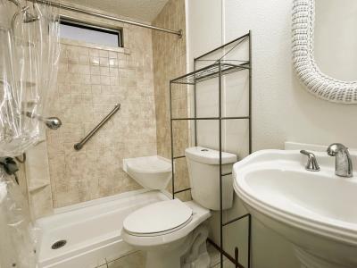 Photo 3 of 8 of home located at 1409 Hollyhock Circle Apopka, FL 32703