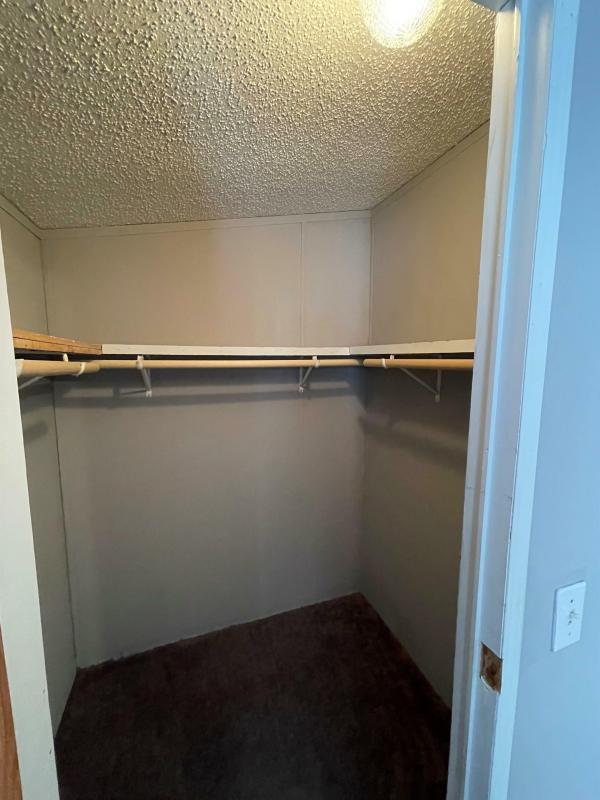 1995 COMMODORE 252  Home