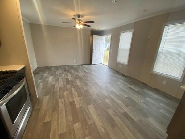 2022 Champion RA1670216 Mobile Home