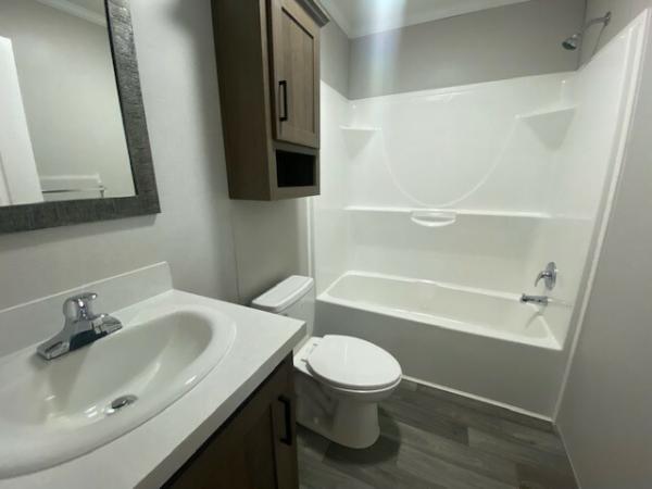 2022 Champion RA1670216 Mobile Home